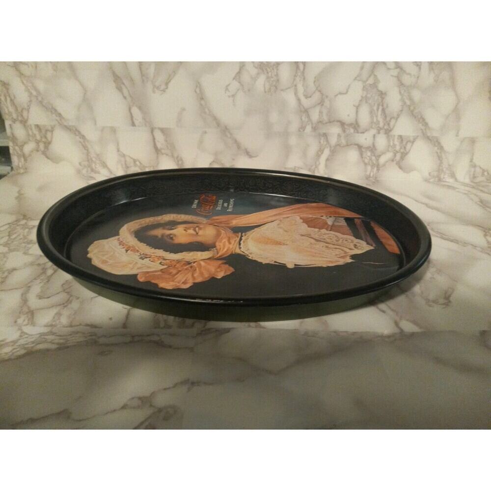 Vintage Coca-Cola 1972 Metal Oval Drink Serving Tray 1914 BETTY GIRL - Picture 4 of 4